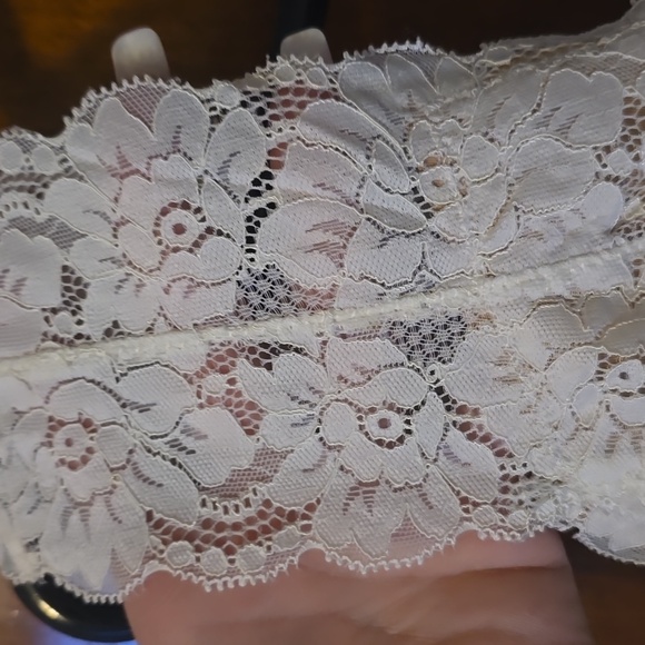 NanaMacs Cream Lace Detail - Picture 3 of 4